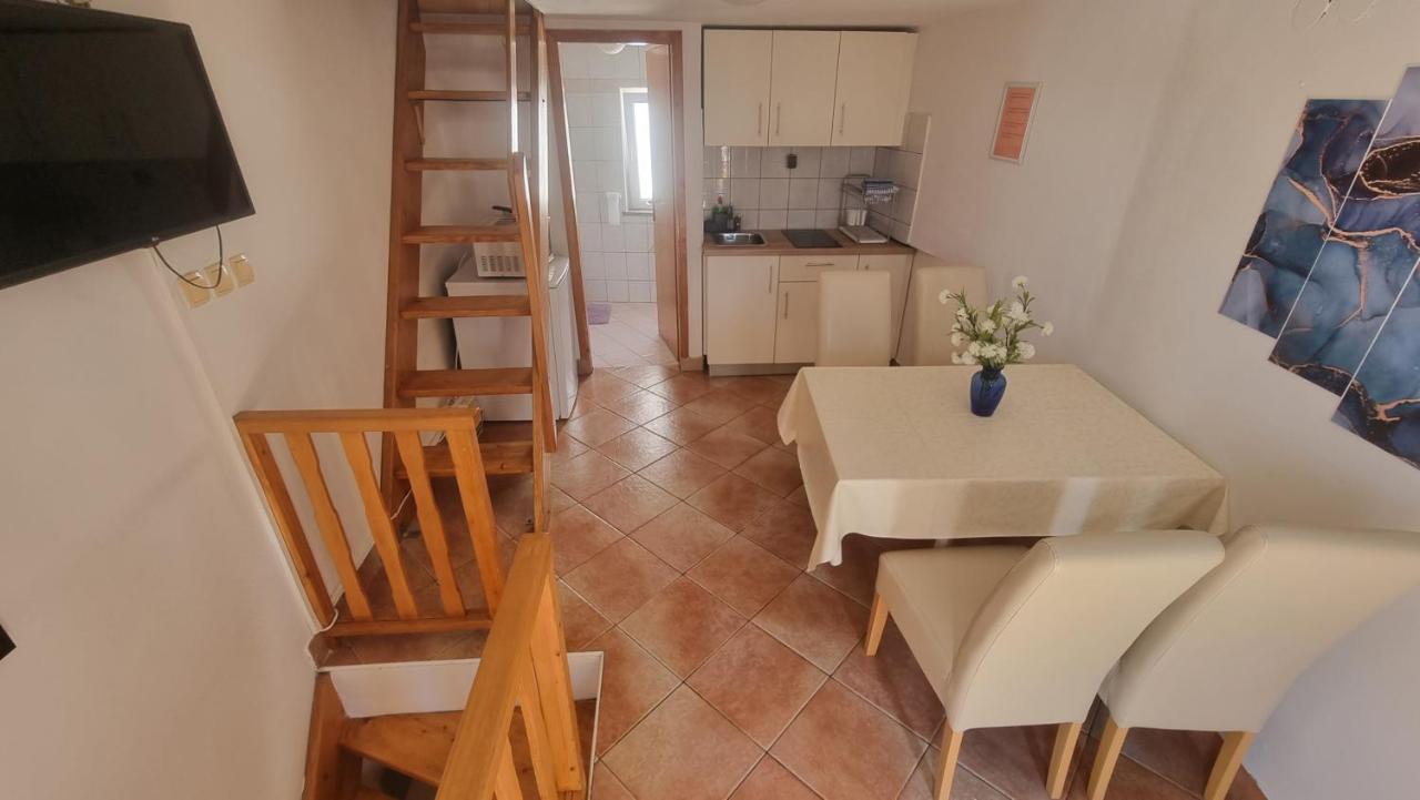 Apartment Igor With Balcony And Sea View Башка Экстерьер фото